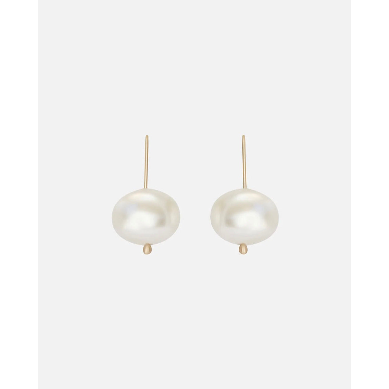 Experience the elegance and natural beauty of our Mother of Pearl earrings. With their exquisite design and timeless appeal, these earrings are the perfect accessory to elevate any outfit. Add a touch of sophistication to your style with our stunning Mother of Pearl earrings today  Pearls approx HxW: 13.9mm x 15.4mm