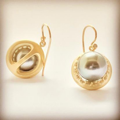 Introducing our exquisite Open Back Pearl Earrings, a timeless accessory that adds an elegant touch to any outfit. Crafted with precision and attention to detail, these earrings are perfect for both formal occasions and everyday wear. Elevate your style with the sophistication and beauty of our Open Back Pearl Earrings.I see right through you earrings. Open back 15mm button Japanese pearls