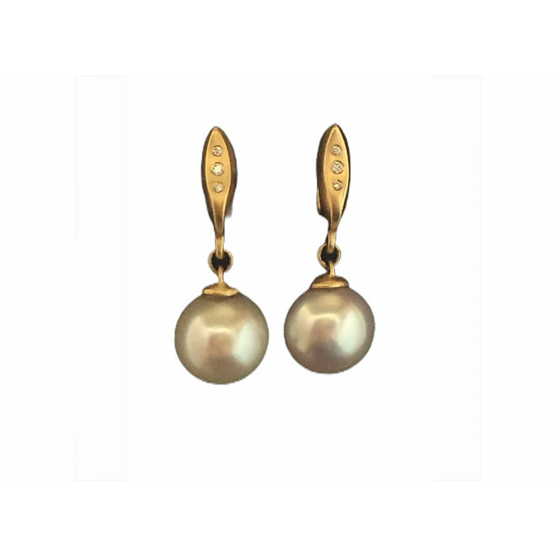 Add a touch of elegance to your ensemble with these stunning Button Diamond  Pearl Earrings. Crafted with high-quality Japanese pearls, these earrings exude sophistication and timeless beauty. Elevate your style and make a statement with these exquisite earrings.  Ear piece 10mm  3 x 1 pointer diamonds  8mm -10mm Japanese pearls  Need different material, stone, 