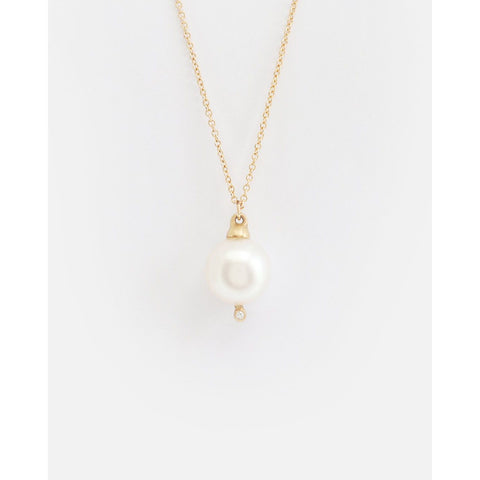 FLOATING PEARL WITH TINY DIAMOND / NECKLACE