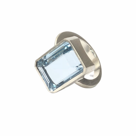 BRIGHT BLUE TOPAZ COCKTAIL /  RING