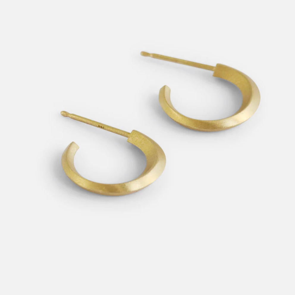 Introducing our Everyday / Hoop Earrings, a versatile and timeless accessory that effortlessly elevates any outfit. With their easy-to-wear design, these earrings are a must-have addition to your jewelry collection. 14k Yellow Gold Satin Finish HxW: 13.75mm x 2.20mm