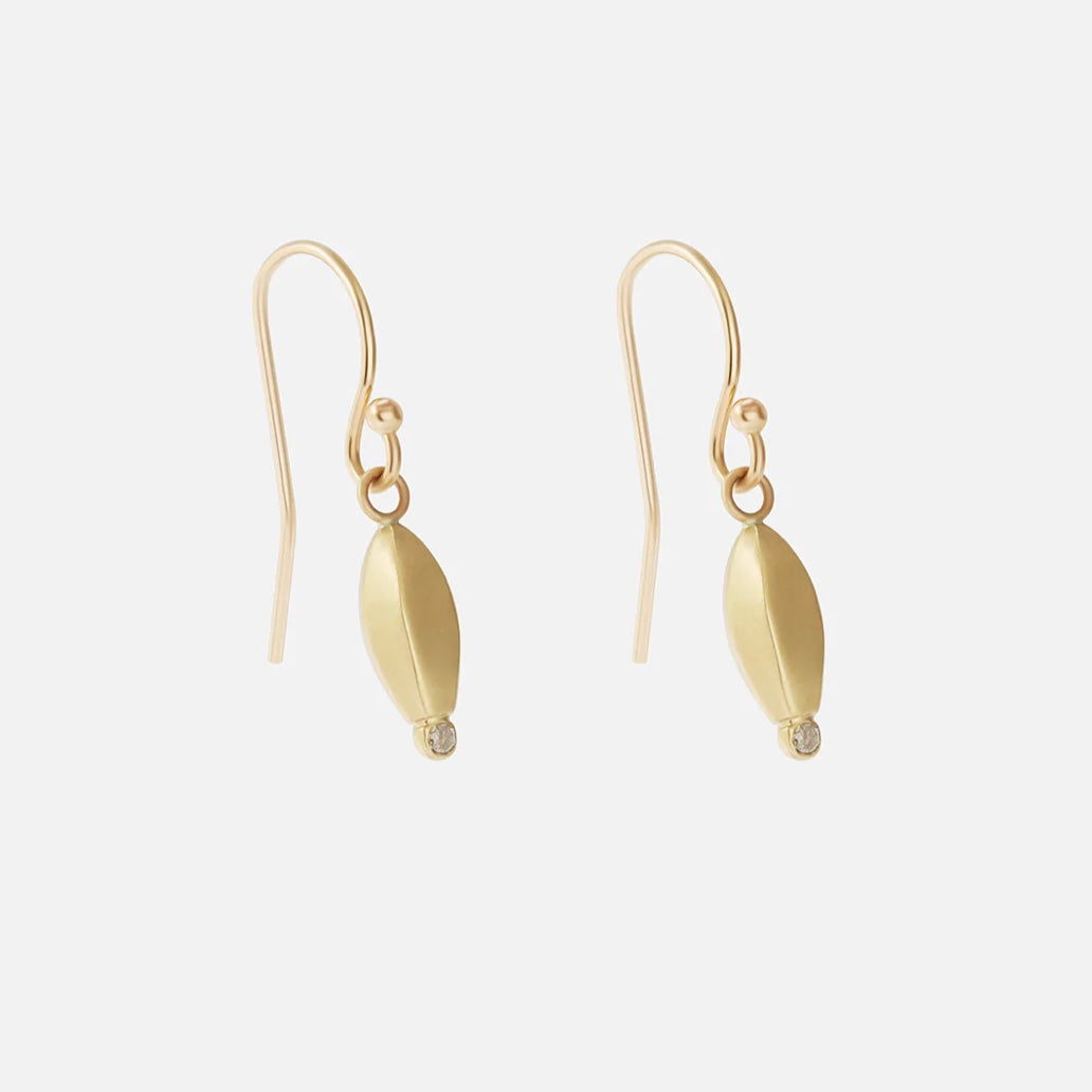 Introducing our versatile and durable LANTERN DROP earrings, a unique accessory that effortlessly elevates any outfit. Add a touch of elegance and style to your look with our LANTERN earrings today!