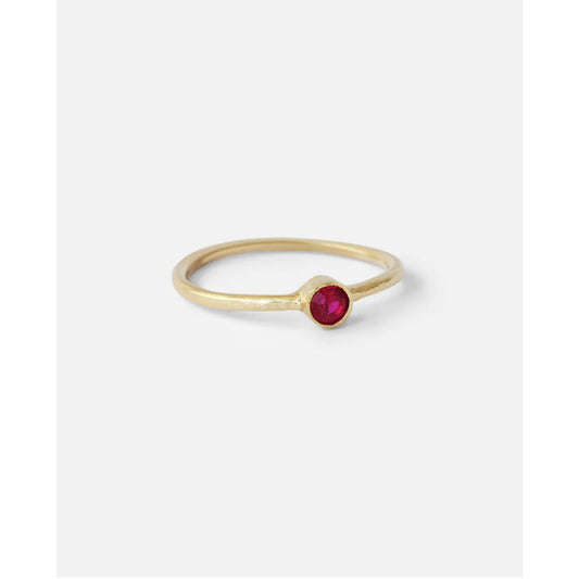 Ruby Dainty Ring, a stunning piece of jewelry with an elegant design that exudes sophistication. The delicate and dainty nature of this ring adds a touch sparkling to any outfit. Featuring a beautiful ruby gemstone, this ring is perfect for those who appreciate timeless beauty.Details  3.05mm Red Ruby 1.4mm Round Band 14k Yellow Gold Hammered texture
