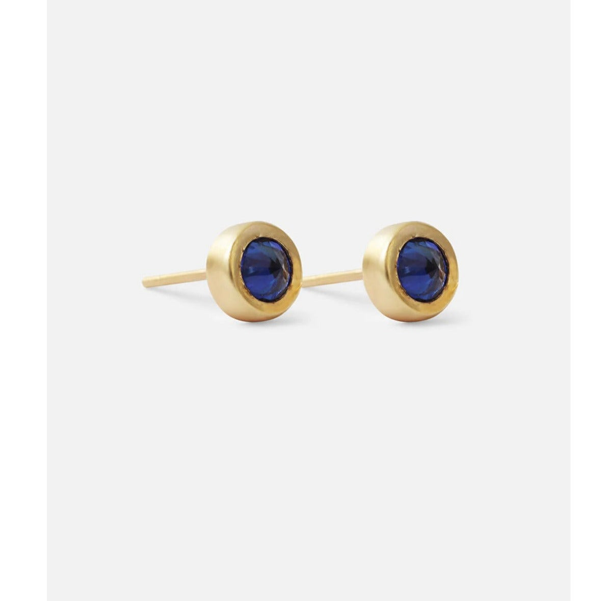  SAPPHIRE POINTY/STUDS, a timeless and elegant accessory that effortlessly elevates any outfit. These versatile earrings are perfect for any occasion.3.5mm Blue Sapphires 6.15mm studs 14k Yellow Gold